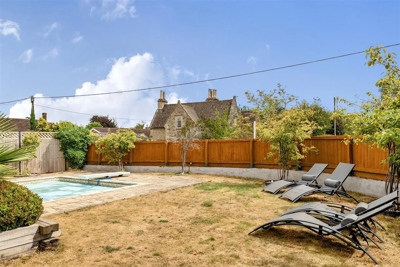 The Close, Hilmarton, SN11, photo 12