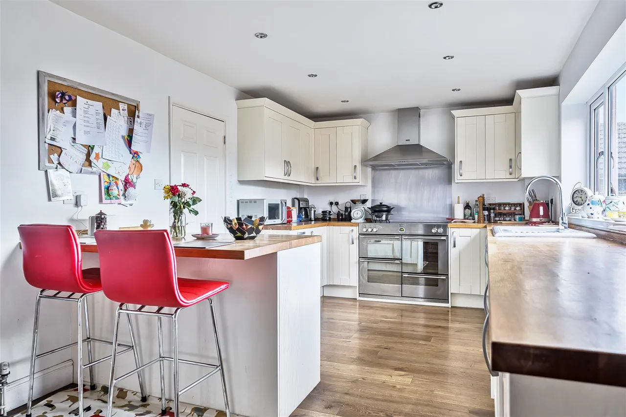 The Close, Hilmarton, SN11, photo 4