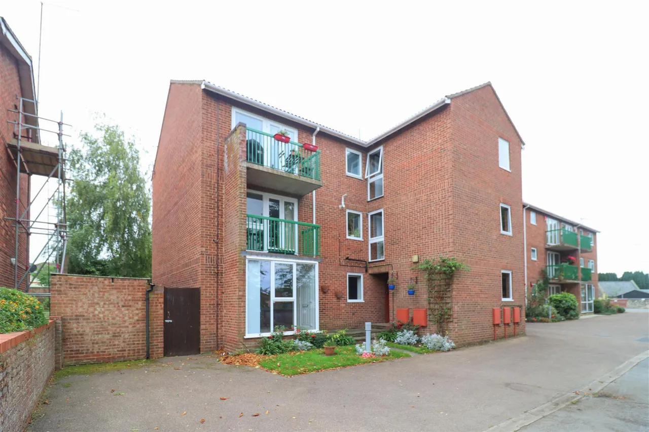 3 bed flat to rent, Fairlawns, Newmarket, CB8