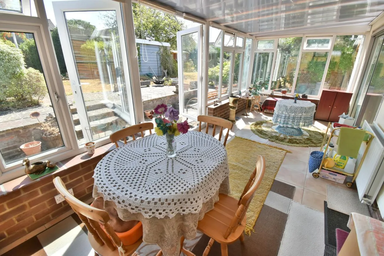Clayford Avenue, BH22, photo 7