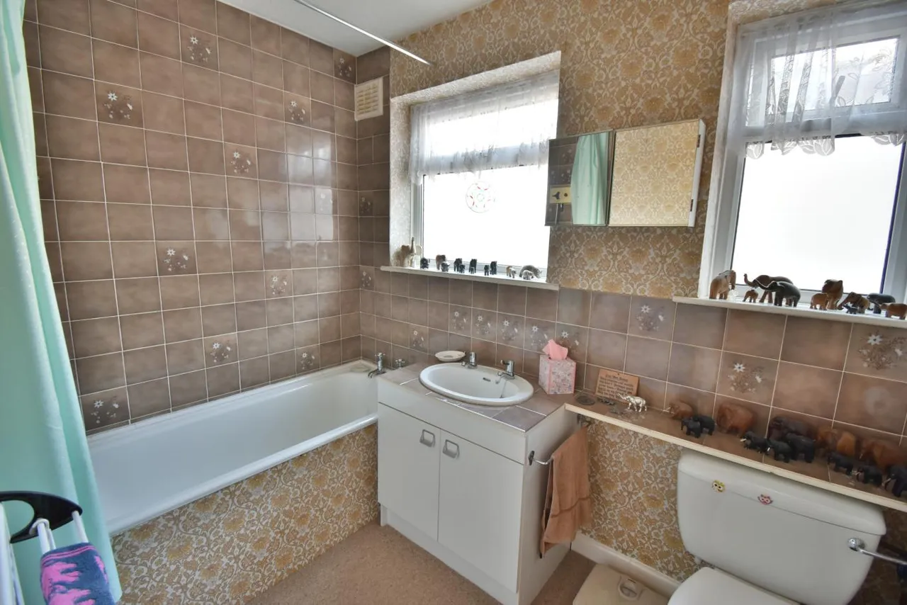 Clayford Avenue, BH22, photo 12