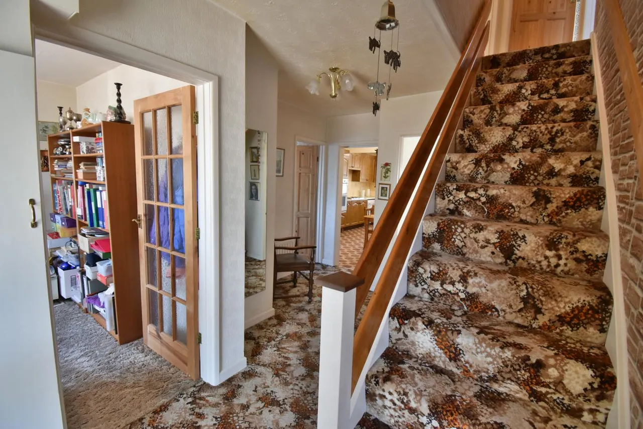 Clayford Avenue, BH22, photo 13