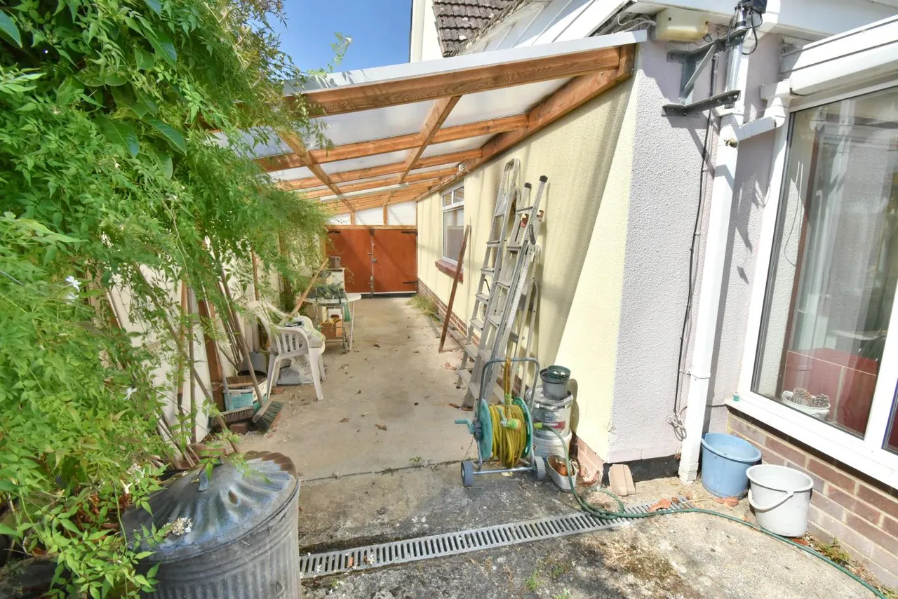 Clayford Avenue, BH22, photo 23