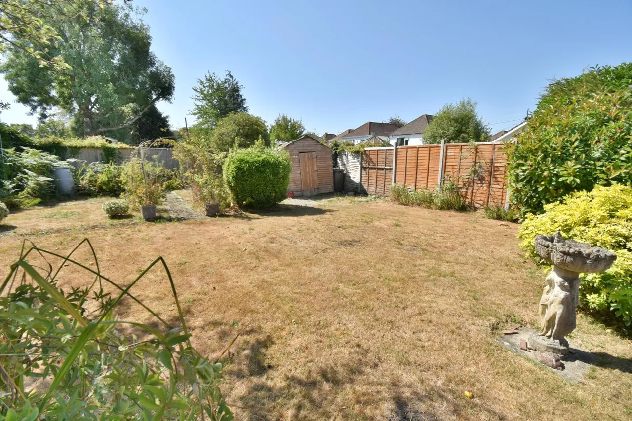 Clayford Avenue, BH22, photo 4