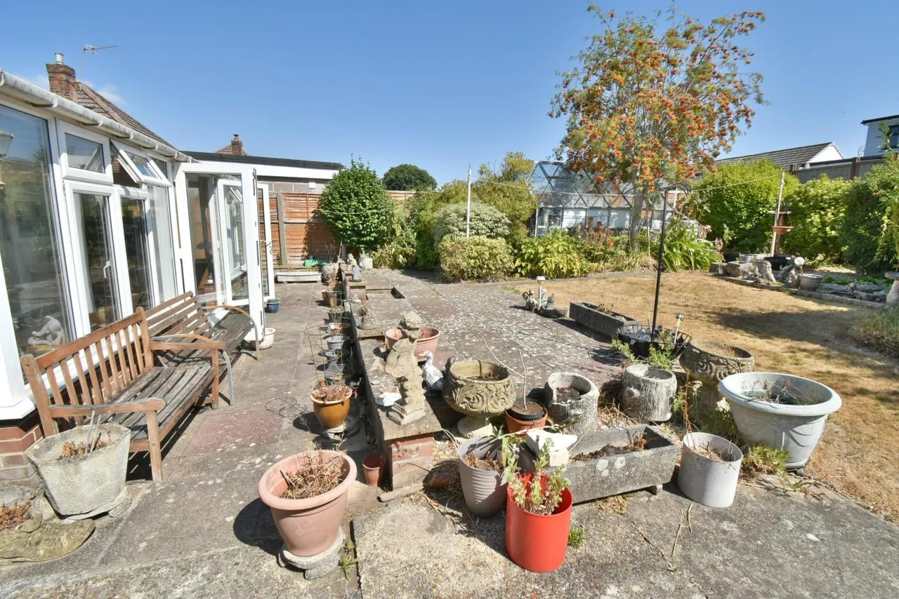 Clayford Avenue, BH22, photo 24