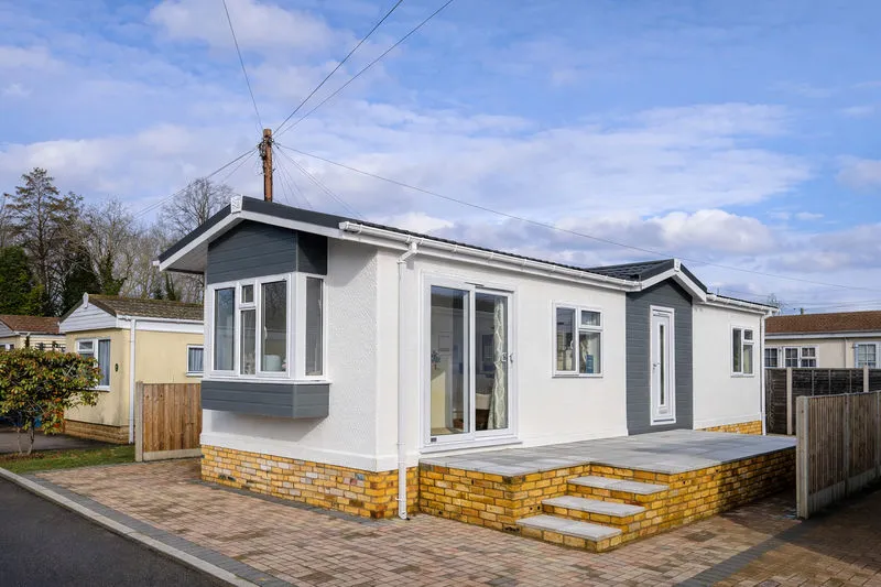 2 bed house for sale — Weybridge Park Estate Weybridge Road, Addlestone KT15 2RF