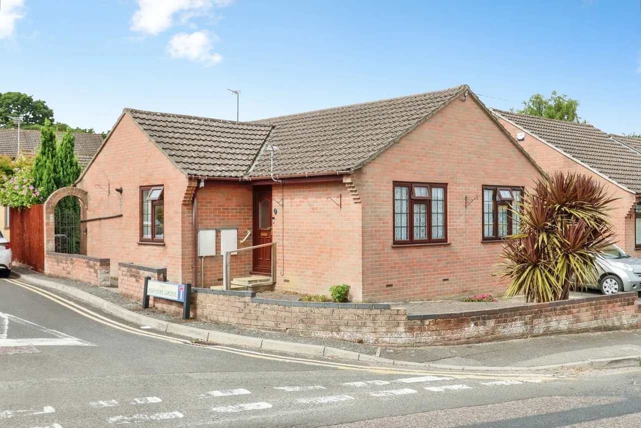 2 bed house for sale, High Howe Gardens, Bearwood, BH11
