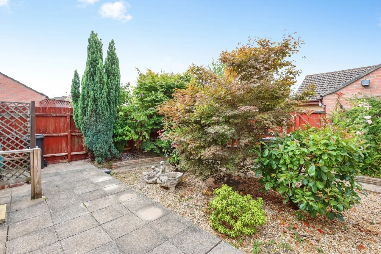 High Howe Gardens, Bearwood, BH11, photo 4