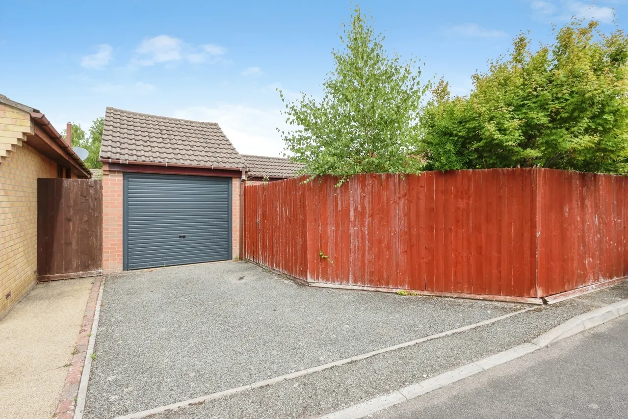 High Howe Gardens, Bearwood, BH11, photo 21