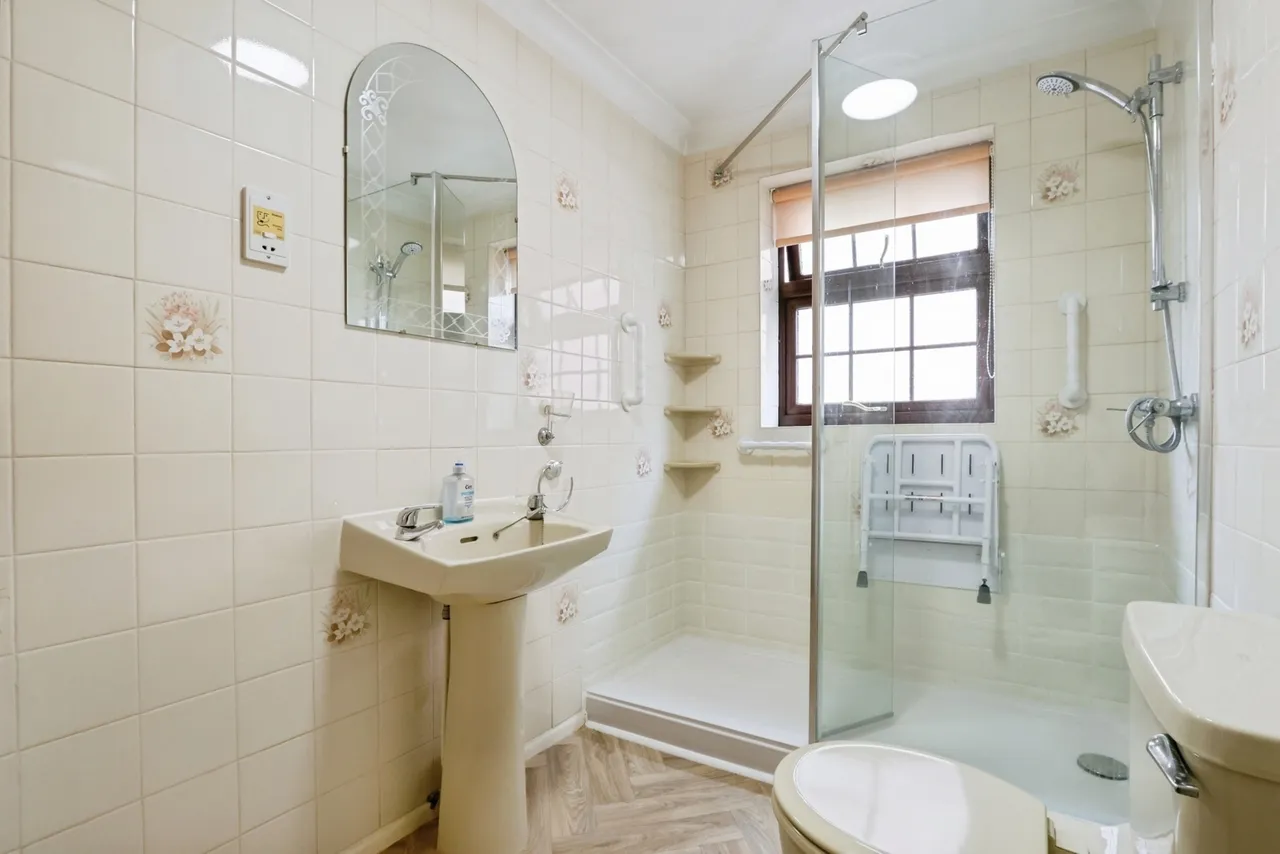 High Howe Gardens, Bearwood, BH11, photo 16
