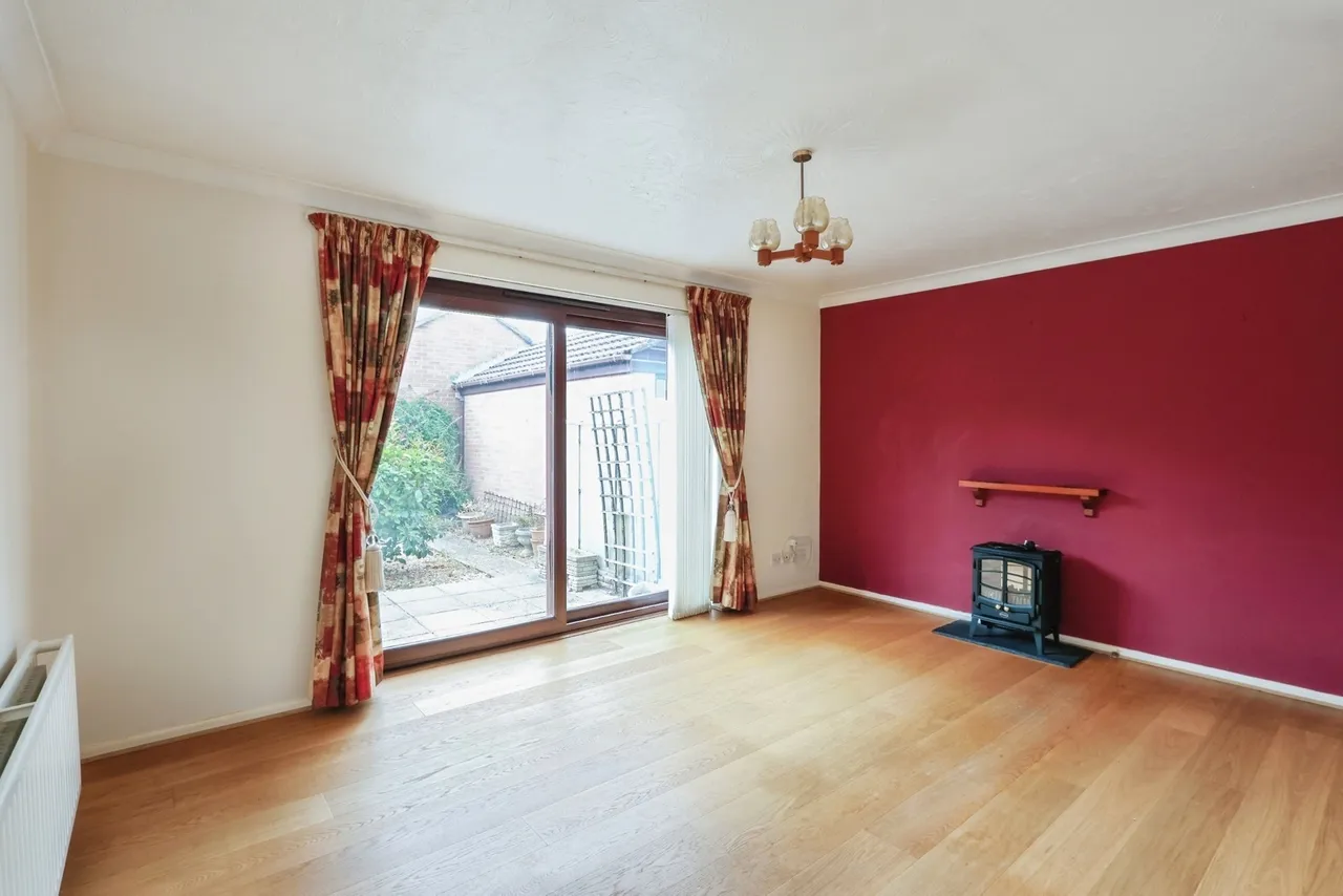 High Howe Gardens, Bearwood, BH11, photo 3