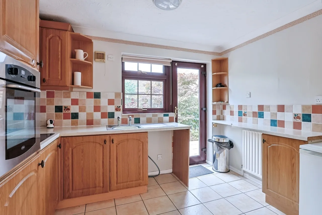 High Howe Gardens, Bearwood, BH11, photo 2