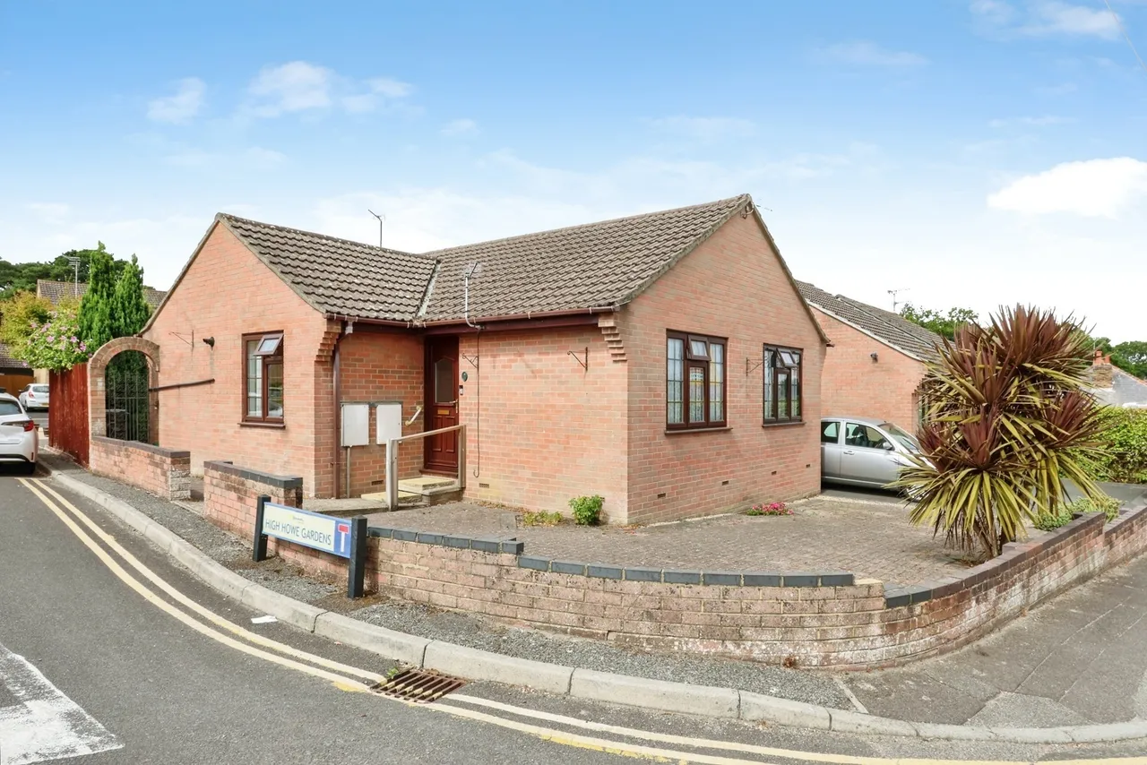 High Howe Gardens, Bearwood, BH11, photo 22