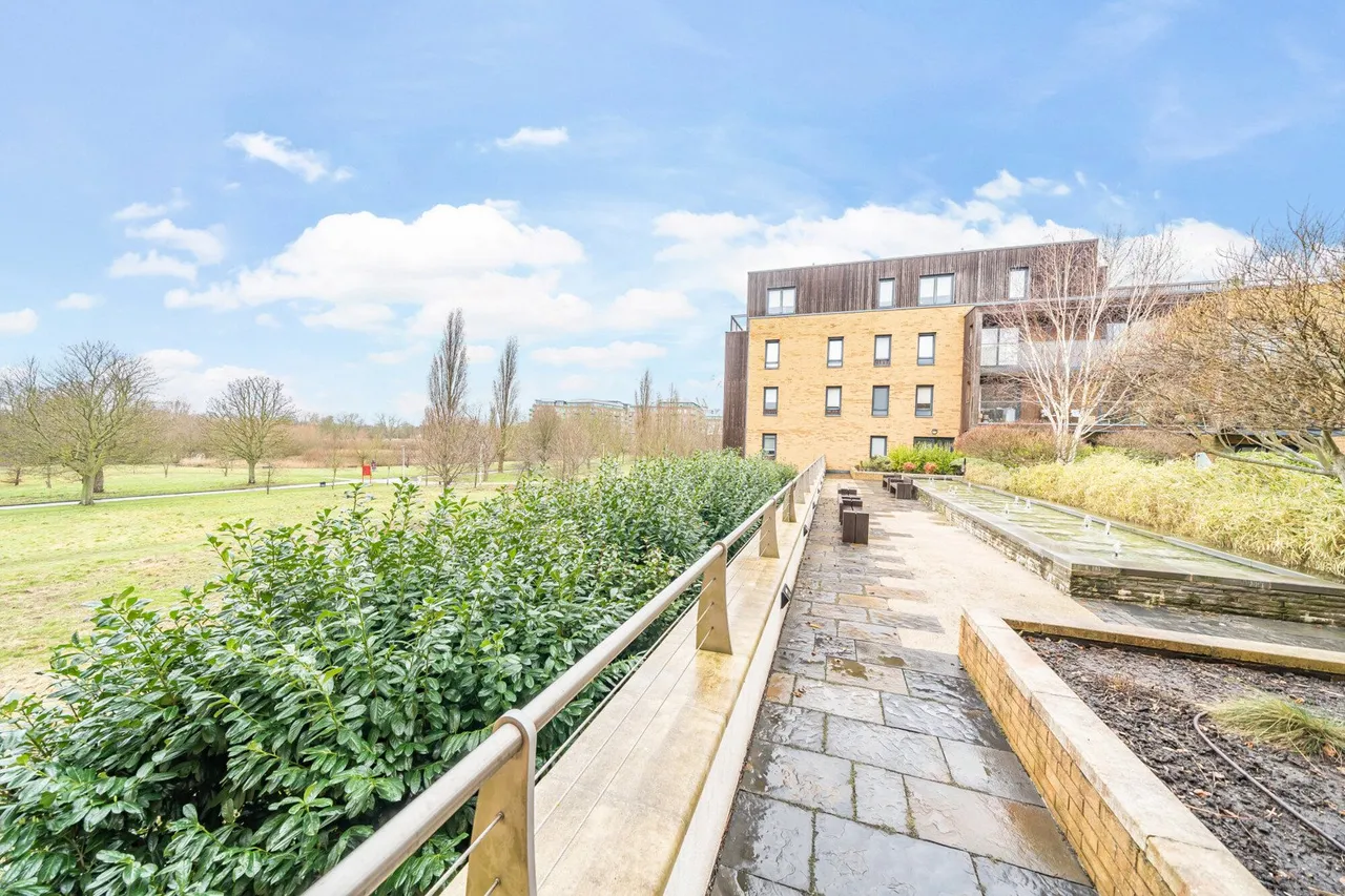 Dowding Drive, SE9, photo 5