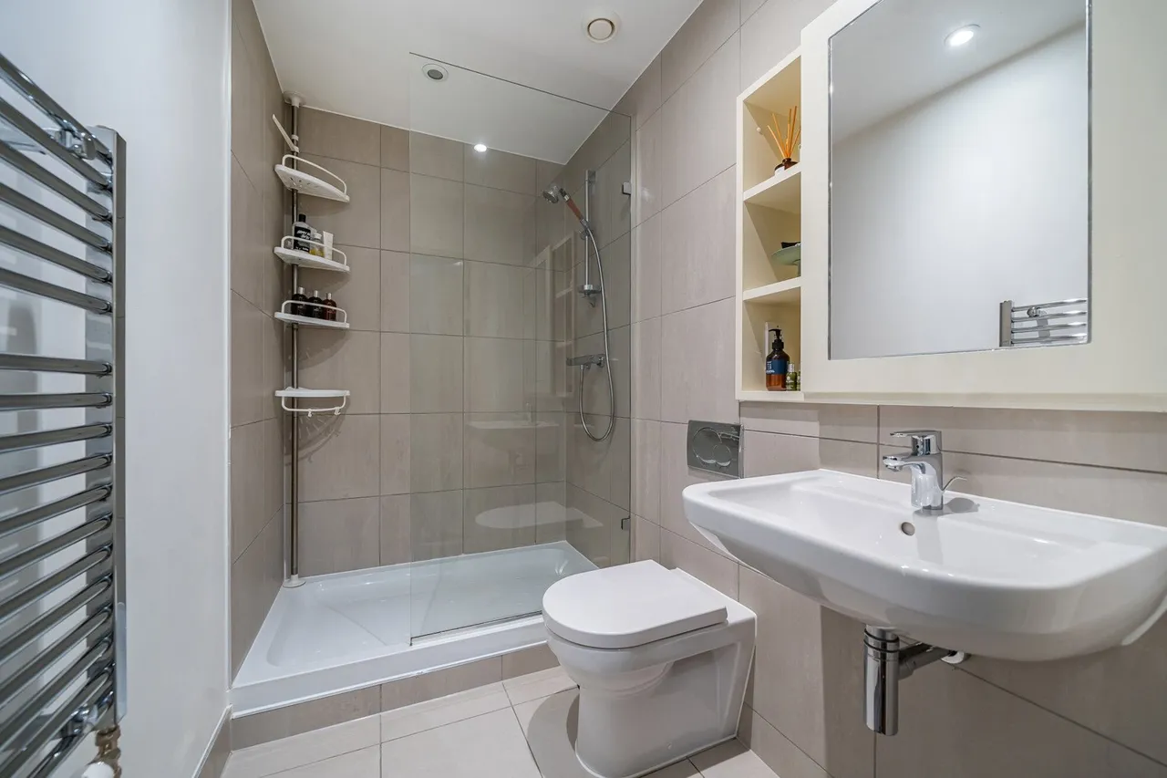 Dowding Drive, SE9, photo 18