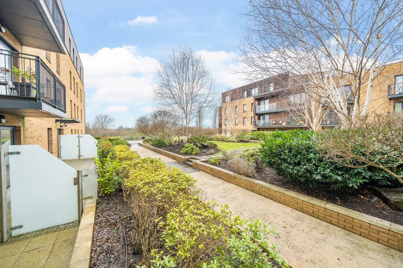 Dowding Drive, SE9, photo 19