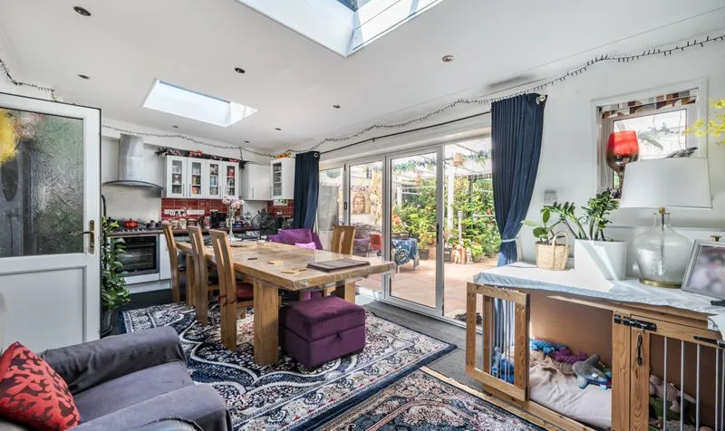 Clare Crescent, Leatherhead, KT22, photo 5