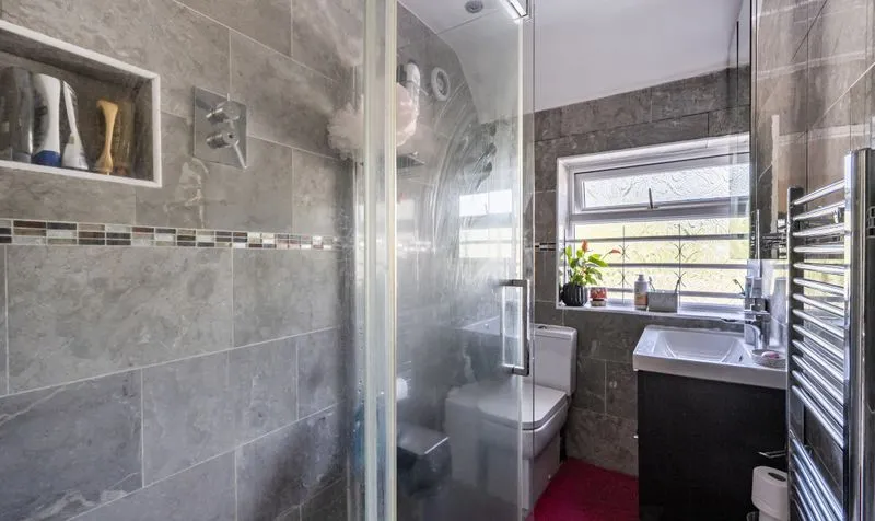 Clare Crescent, Leatherhead, KT22, photo 11