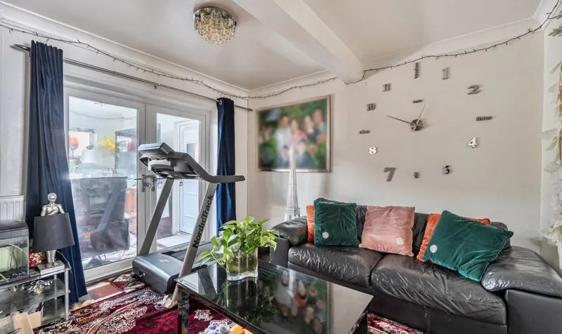 Clare Crescent, Leatherhead, KT22, photo 4