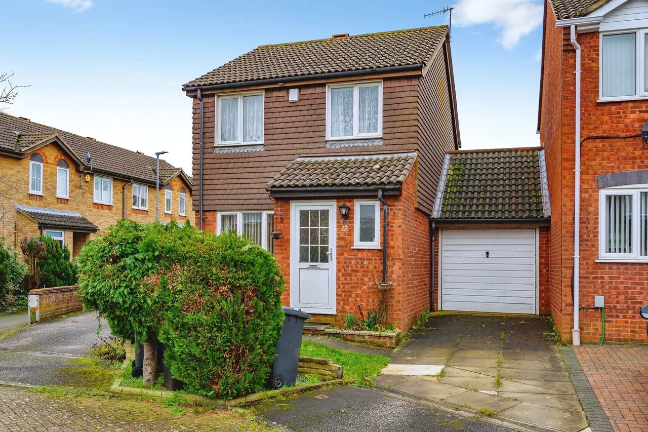 3 bed house for sale — Temple Close, Luton