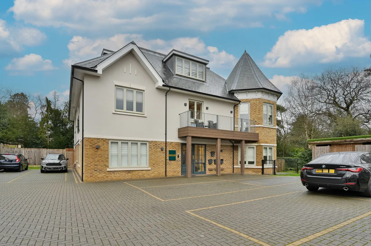 2 bed flat for sale — 8 Elizabeth Grove, Bushey Heath
