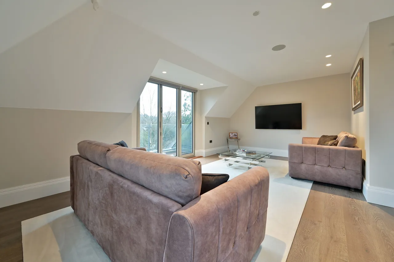 8 Elizabeth Grove, Bushey Heath, photo 2