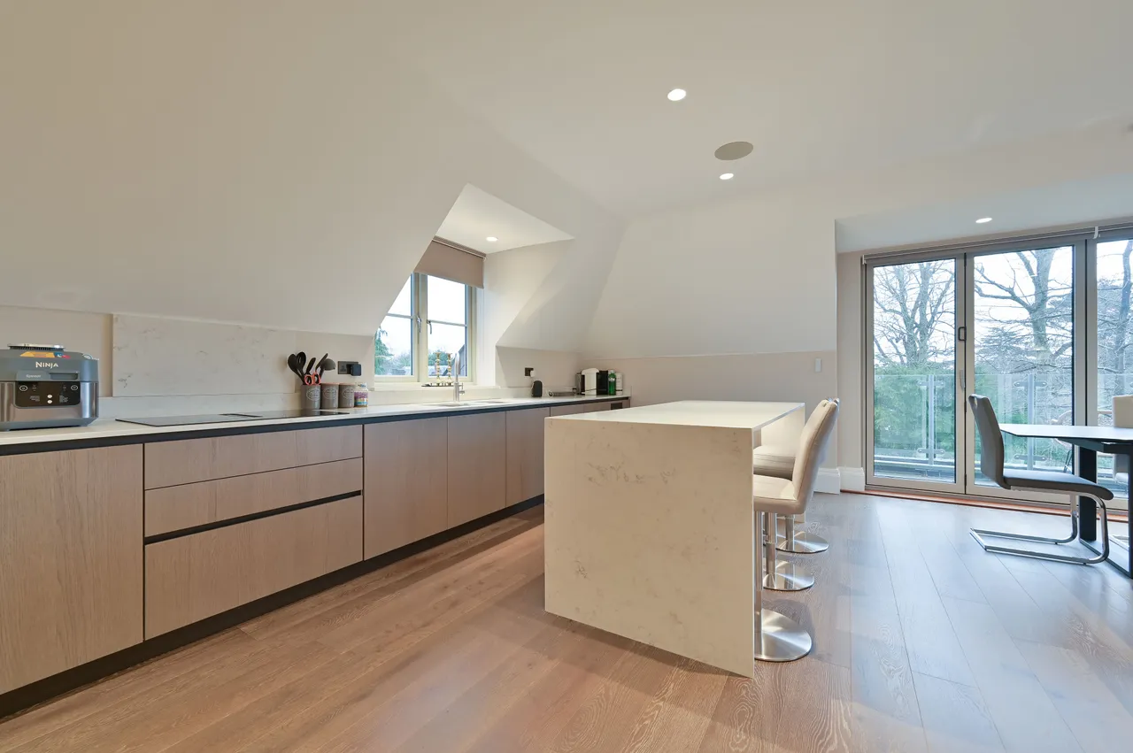 8 Elizabeth Grove, Bushey Heath, photo 11