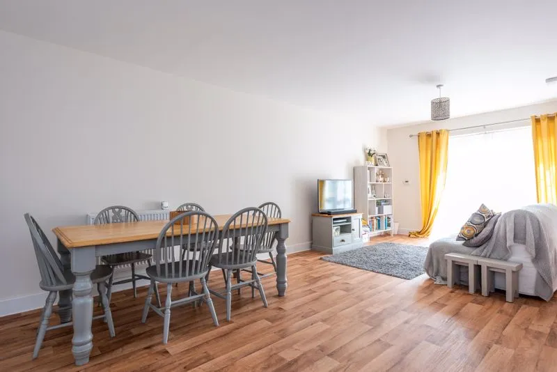 Alderson Grove Hersham, Walton-On-Thames KT12 5EG, photo 5