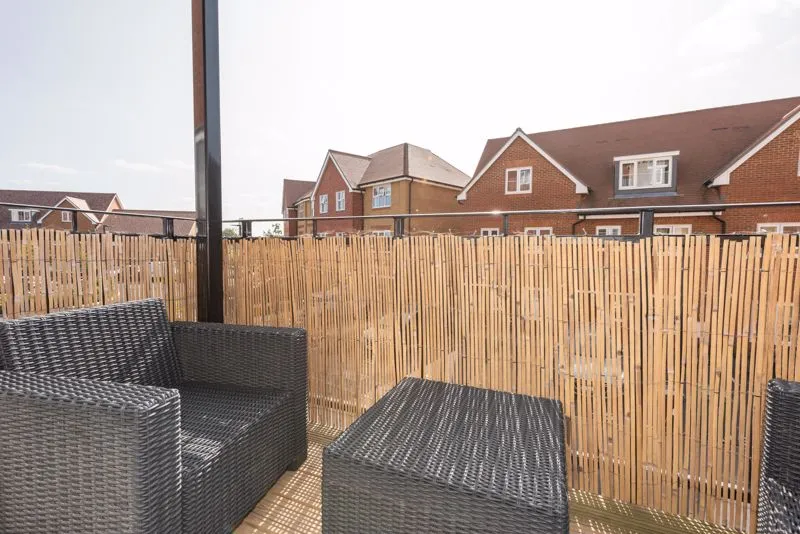 Alderson Grove Hersham, Walton-On-Thames KT12 5EG, photo 9