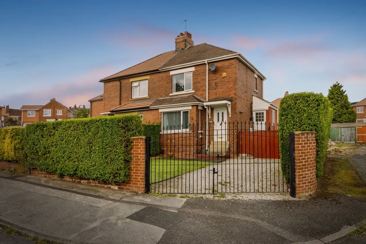 2 bed house for sale — Bevin Crescent, Wakefield, West Yorkshire, WF1
