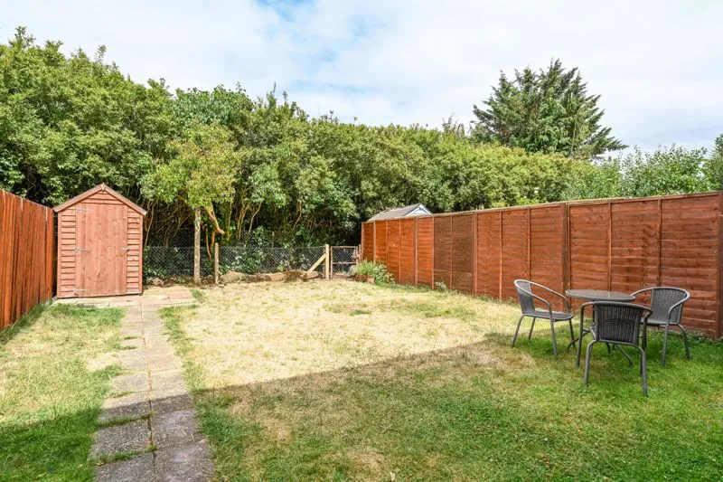 Field Common Lane, Walton-On-Thames KT12 3QH, photo 2