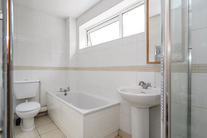 Field Common Lane, Walton-On-Thames KT12 3QH, photo 10