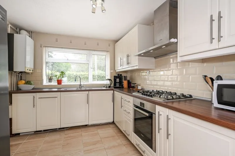 Field Common Lane, Walton-On-Thames KT12 3QH, photo 4