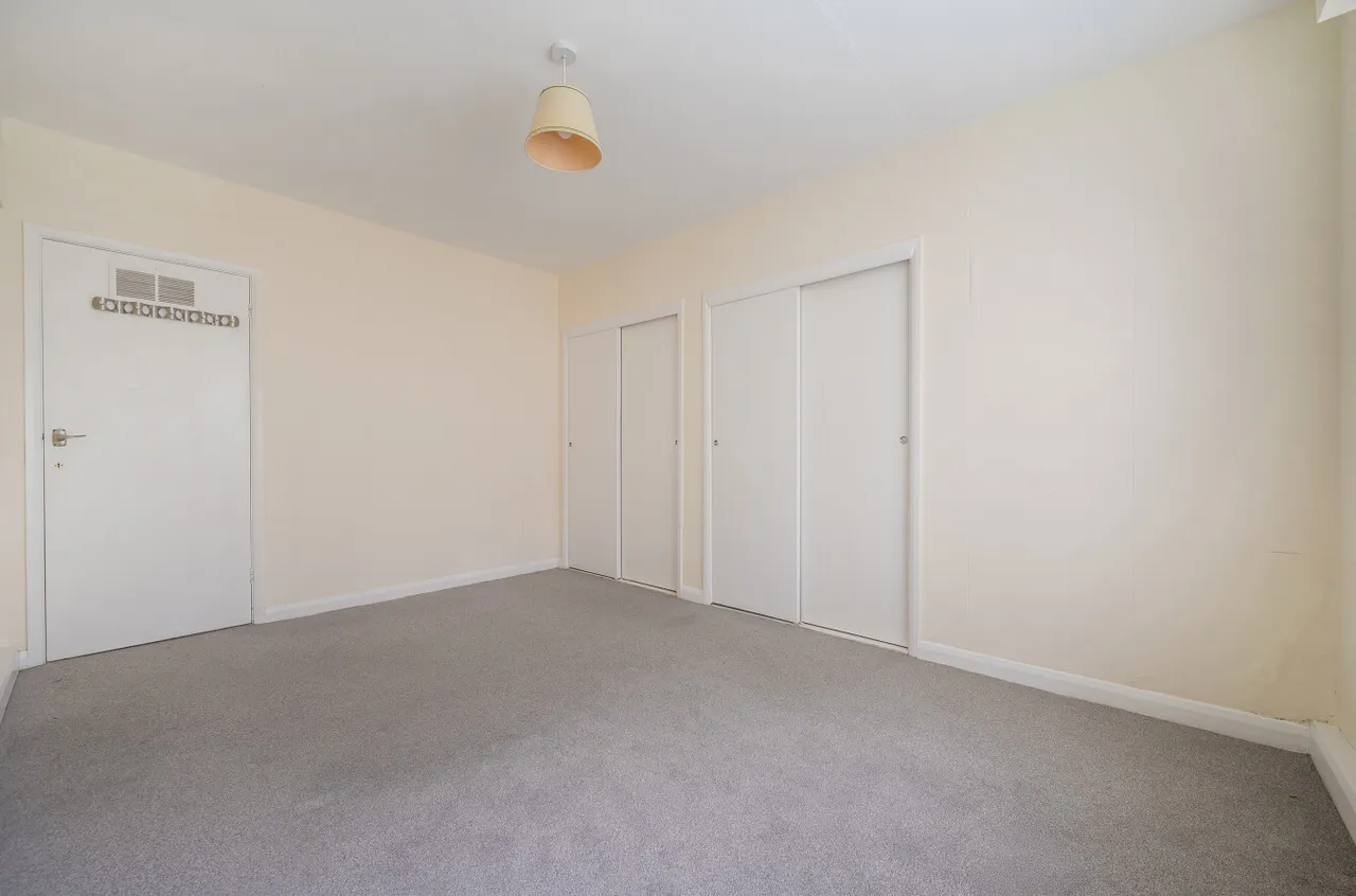 Beacon Hill Court, Hindhead, GU26, photo 9