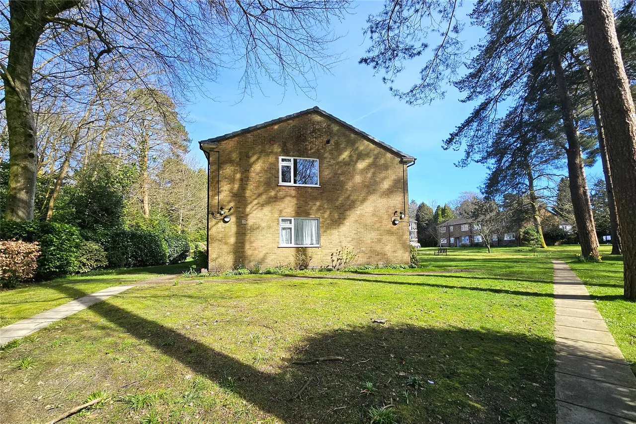 Beacon Hill Court, Hindhead, GU26, photo 14