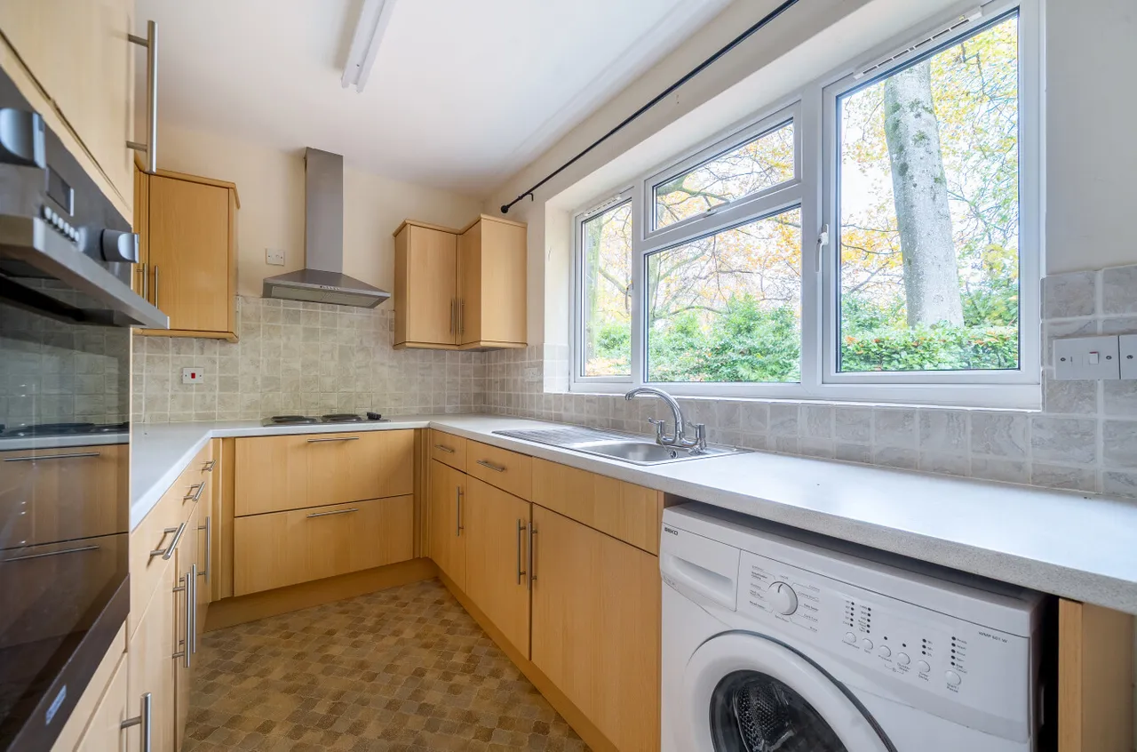 Beacon Hill Court, Hindhead, GU26, photo 6