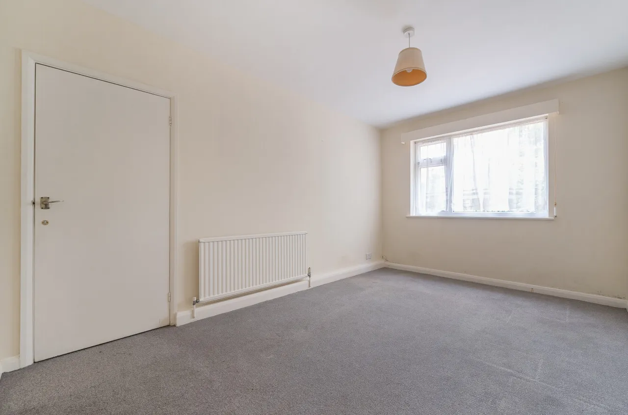 Beacon Hill Court, Hindhead, GU26, photo 11