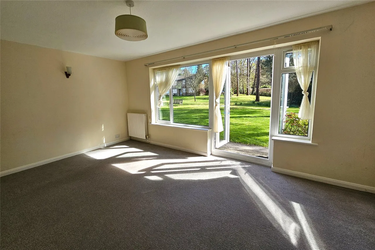 Beacon Hill Court, Hindhead, GU26, photo 2