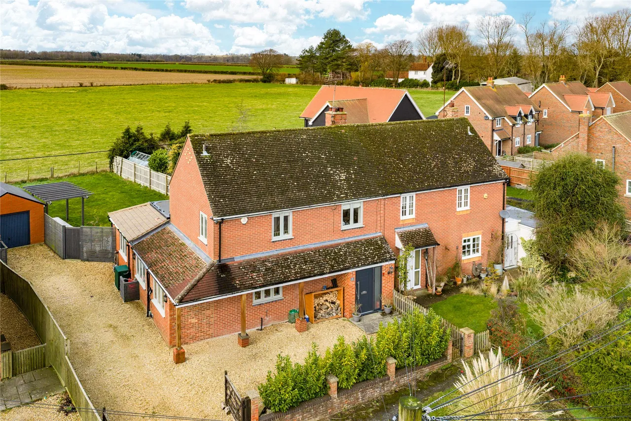 4 bed house for sale, Weston Road, Lewknor, OX49