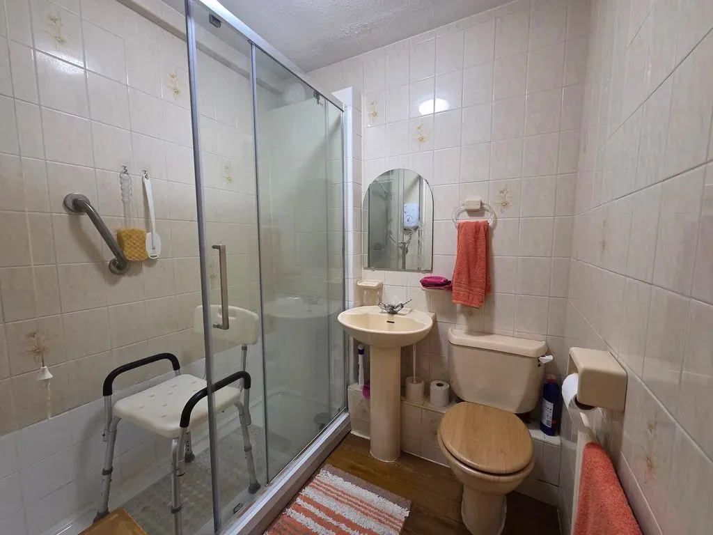 Mikern Close, Bletchley, Milton Keynes, Buckinghamshire, MK2 2UT, photo 6