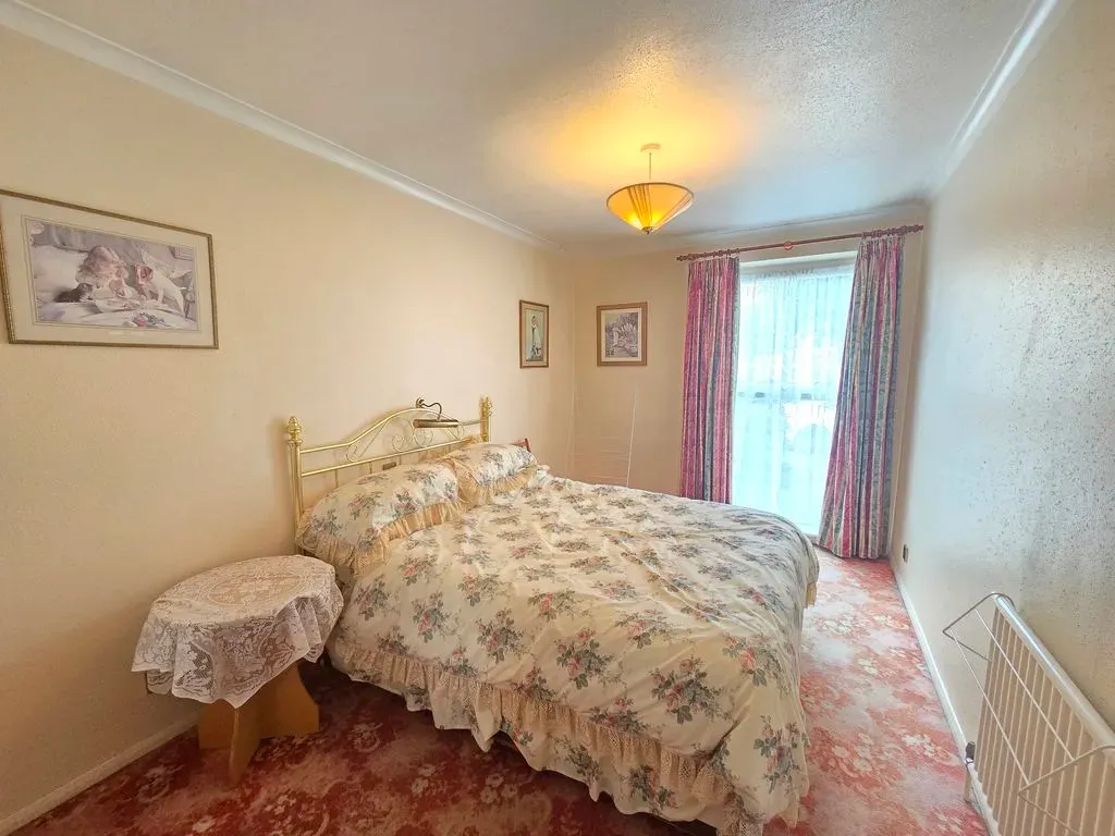 Mikern Close, Bletchley, Milton Keynes, Buckinghamshire, MK2 2UT, photo 8