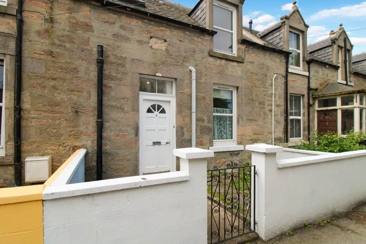 2 bed house to rent — Roseneath Terrace, Nairn, IV12 4NG