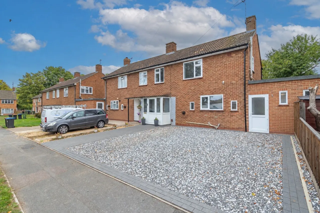 3 bed house for sale, Boundary Crescent, Stony Stratford, MK11