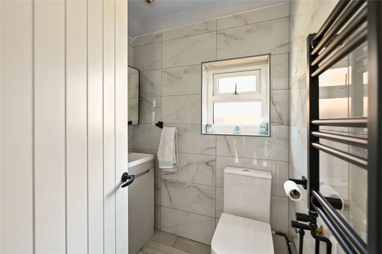 Chertsey Lane, Staines, TW18, photo 10