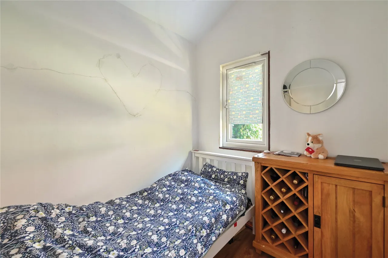 Chertsey Lane, Staines, TW18, photo 19