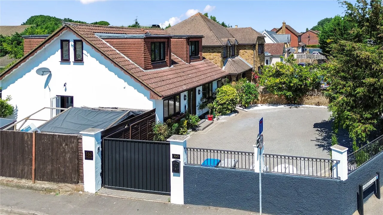 Chertsey Lane, Staines, TW18, photo 9