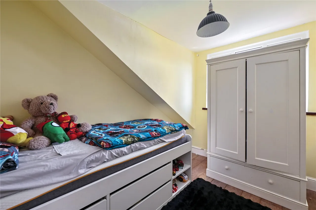 Chertsey Lane, Staines, TW18, photo 22