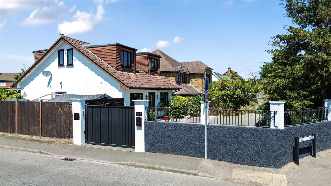 Chertsey Lane, Staines, TW18, photo 13