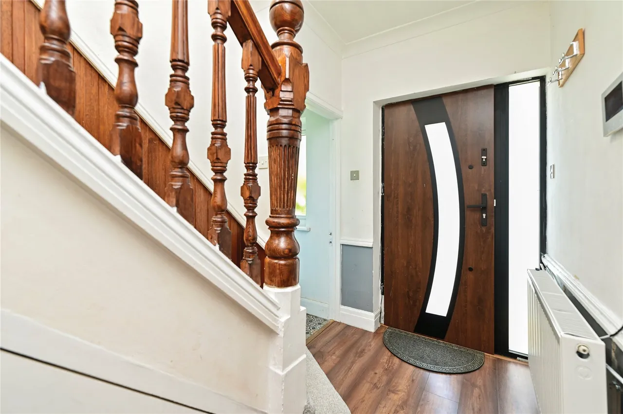 Chertsey Lane, Staines, TW18, photo 8