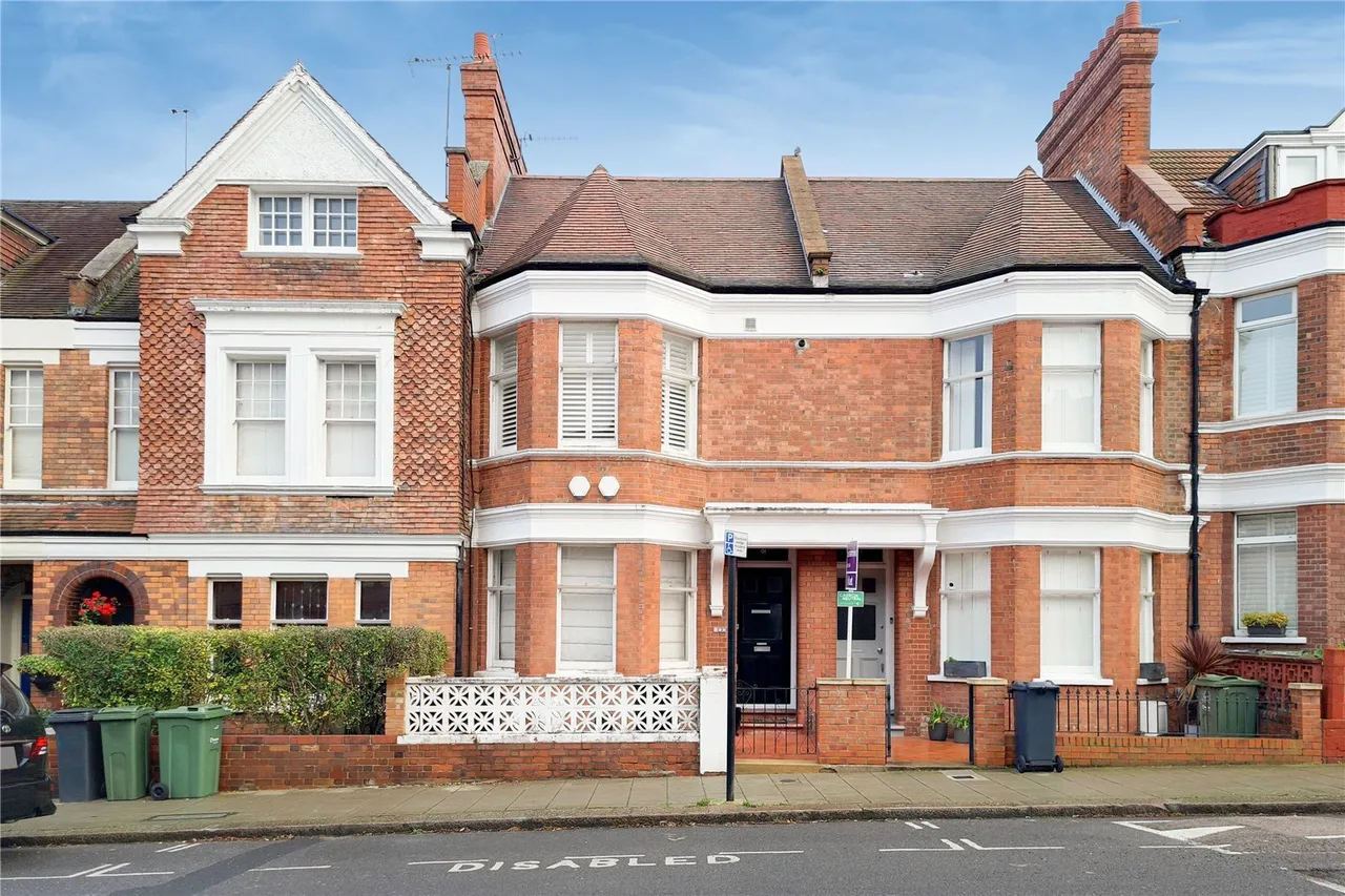 Barcombe Avenue, London, SW2, photo 2